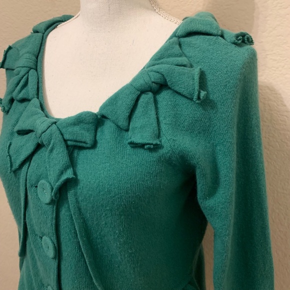 Anthropologie Charlie & Robin Green Bow Button Front Cropped Sweater ¾ Sleeve - Picture 2 of 13